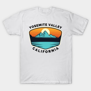 Yosemite Valley Ski Snowboard Mountain California Yosemite - Yosemite Valley California - Travel T-Shirt